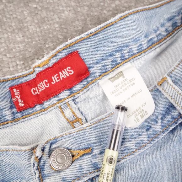 VTG Levis Classic Fit Size 16 Light Wash Denim Blue Jean Shorts - Picture 6 of 13